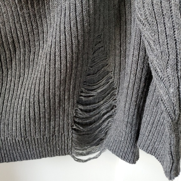 Distressed sweater - Picture 7 of 8